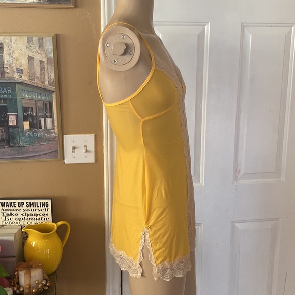 Victoria’s Secret chemise - Picture 6 of 10